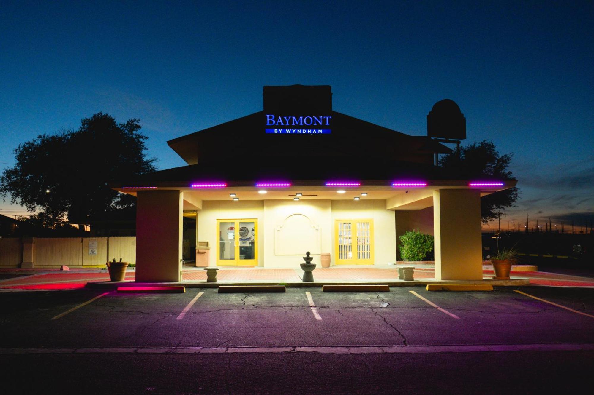 Baymont By Wyndham Hotel ฟอร์ตสต็อกตัน ภายนอก รูปภาพ
